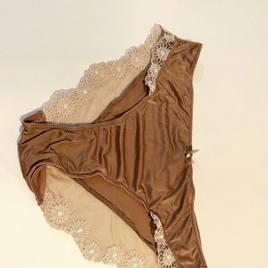 Wacoal bikini panty - beige and white